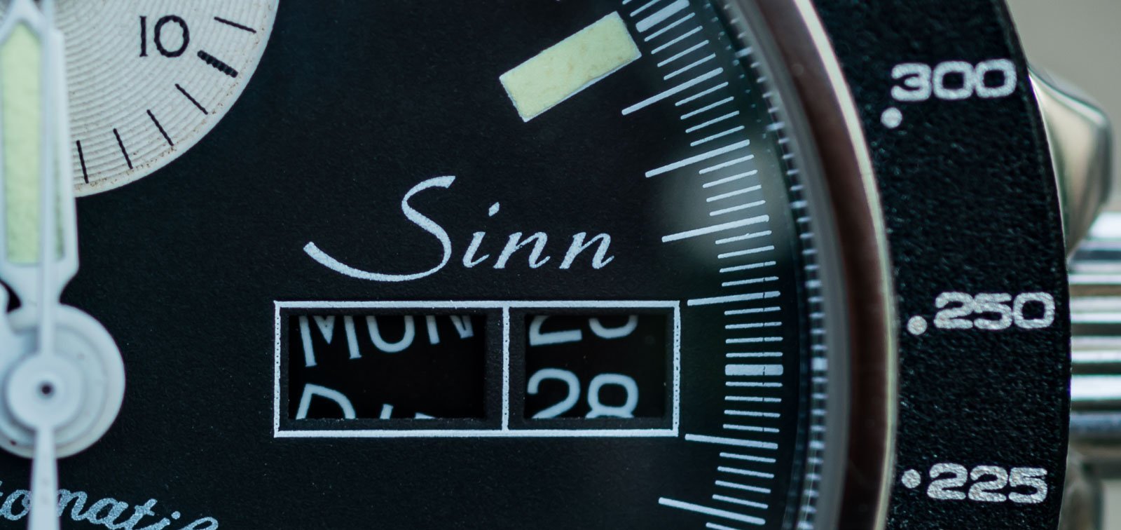 YAU chronograph date change