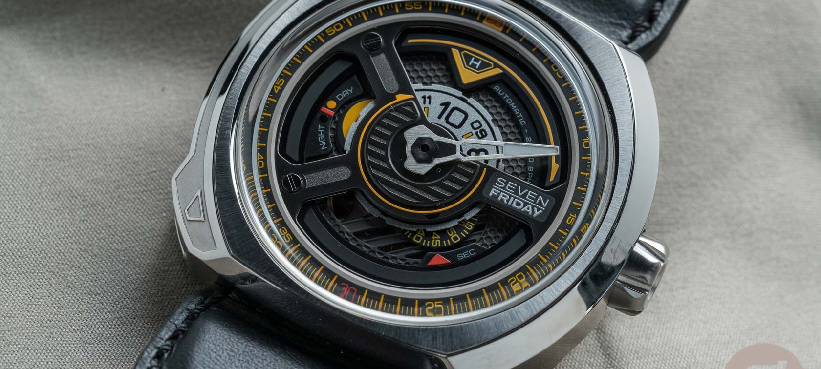 Hands-On SevenFriday W1/01 The Blade Review