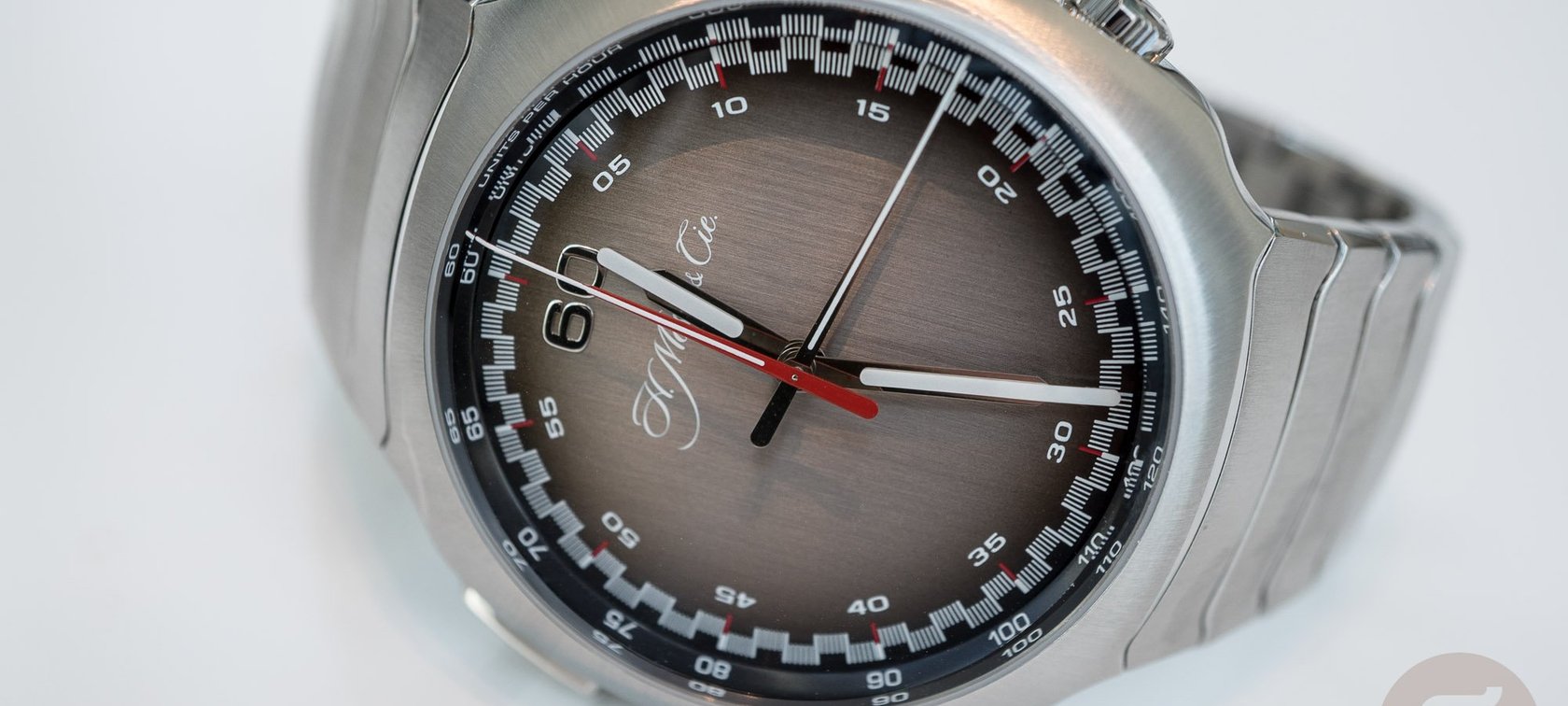H.-MOSER-CIE.-STREAMLINER-FLYBACK-CHRONOGRAPH