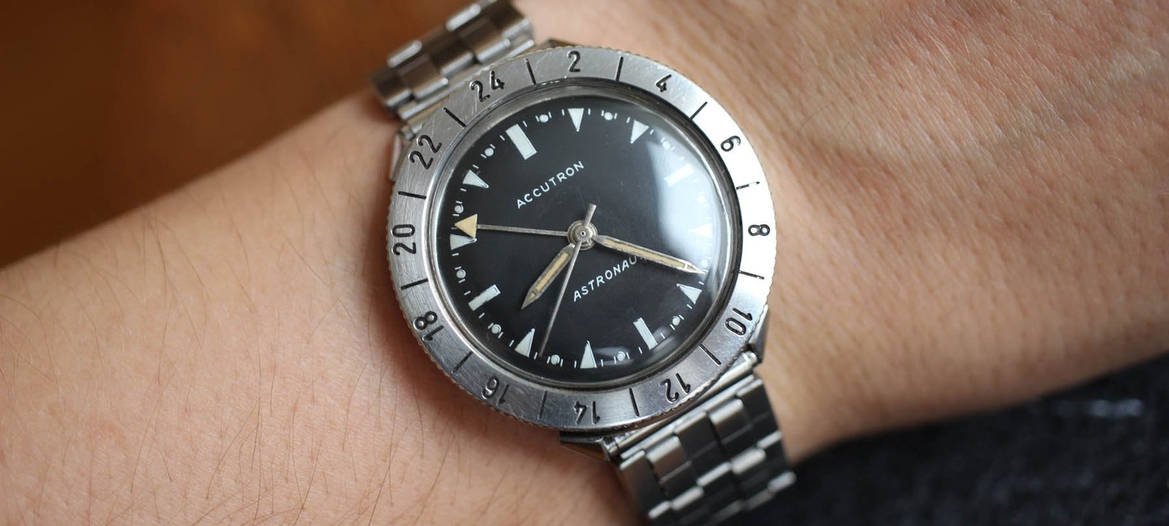 bulova-acutron-astronaut-hand