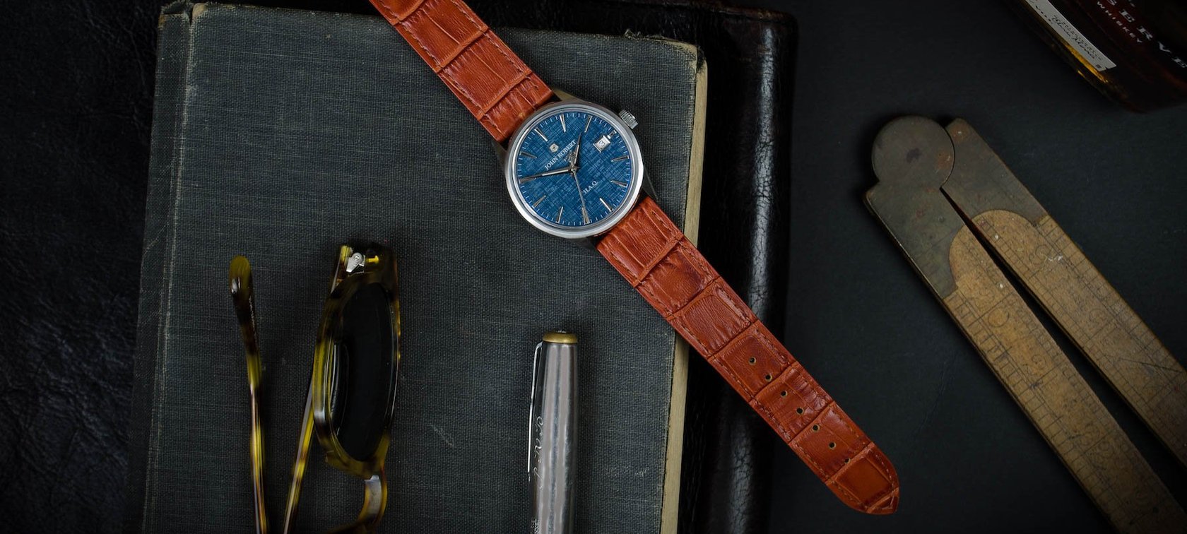 John-Robert-Archeype-Linen-Dials-Watch