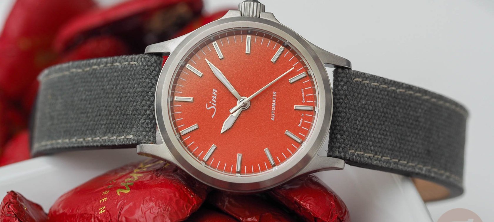 Sinn 556 Colorful dials carnelian red 1