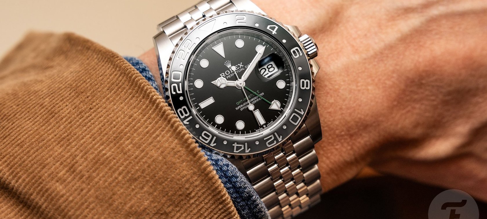 Sunday Morning Showdown: The Battle Of The Bracelets — Oyster Vs. Jubilee