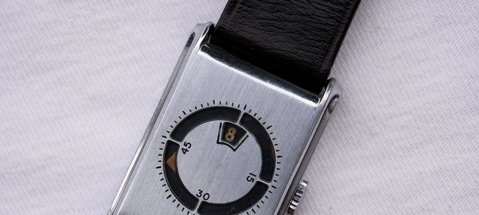 #TBT Jump Into The World Of Vintage Watches With The Stunning Doxa Jump Hour