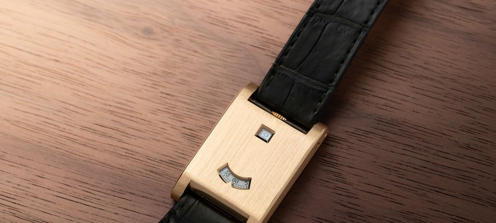 Cartier Tank à Guichets flat-lay image