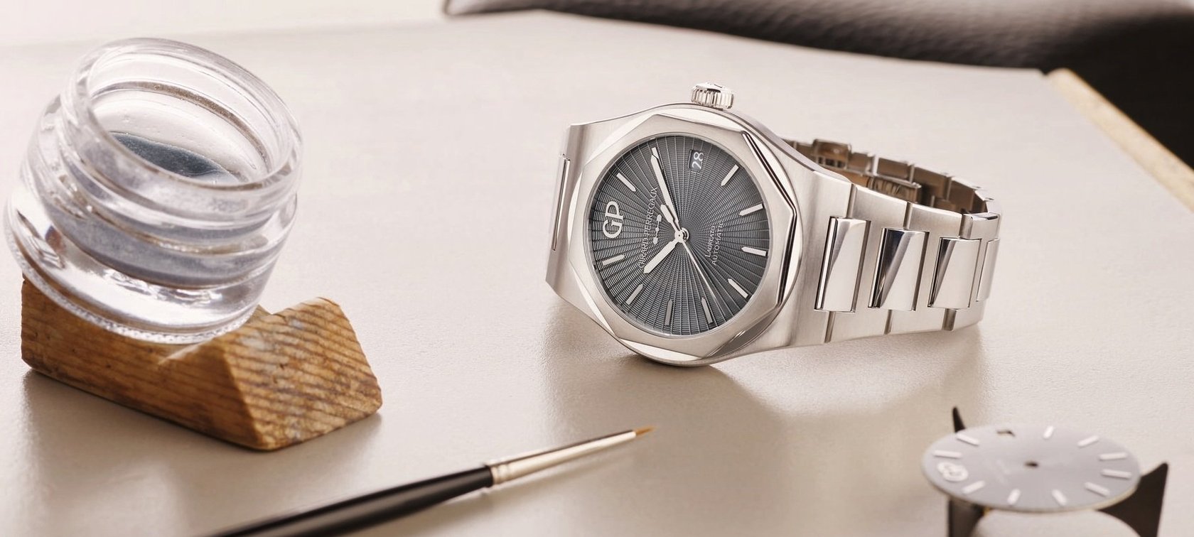 Girard-Perregaux Laureato 42mm Infinite Gray header image