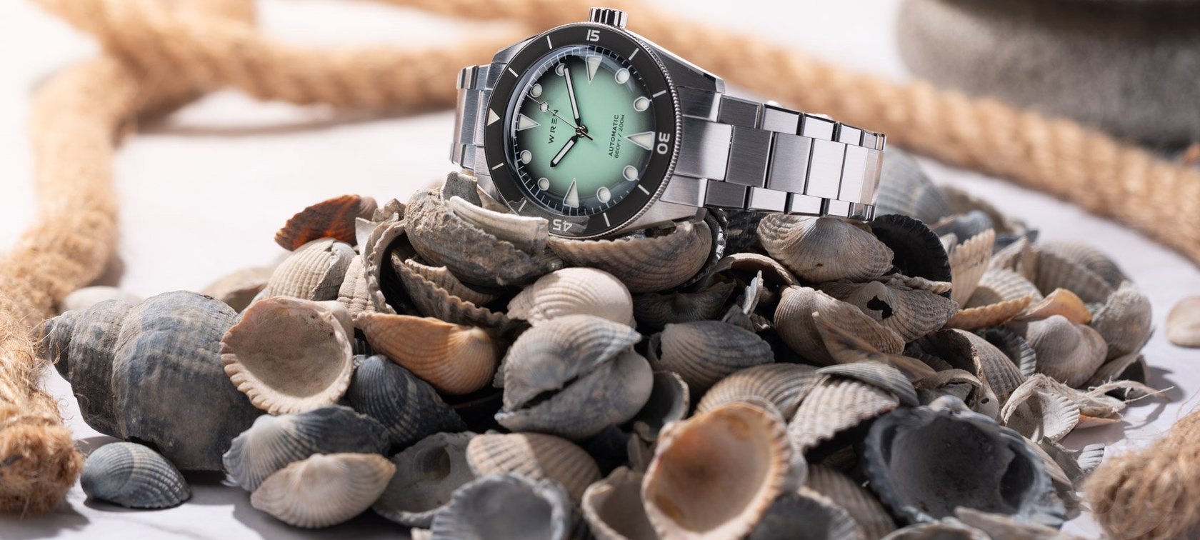 Wren Diver 38 Seafoam crown up on seashells