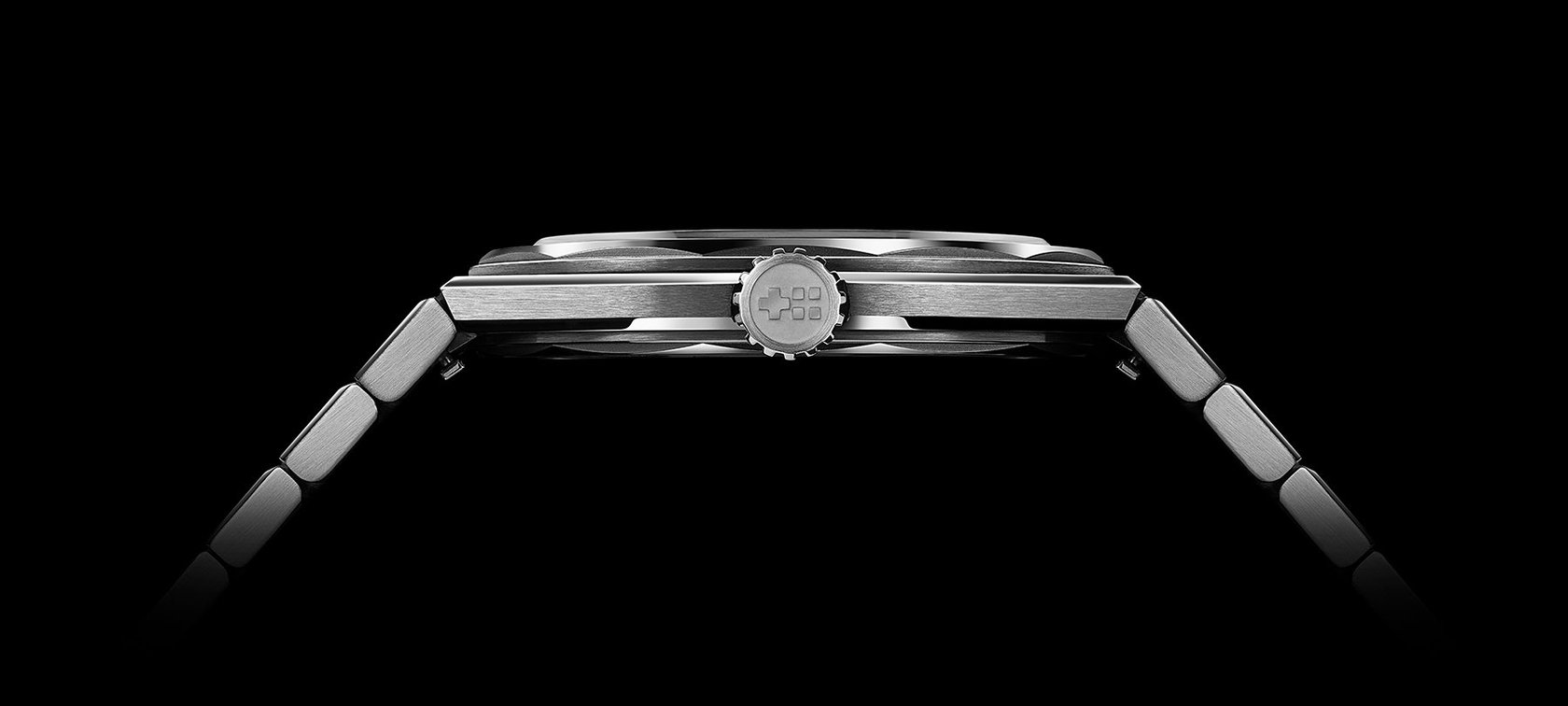 Christopher Ward Twelve 660 case profile
