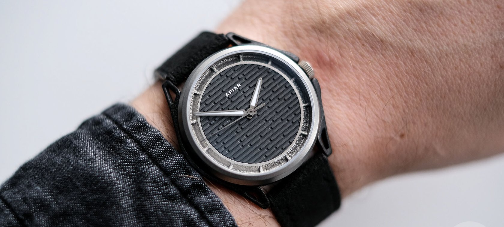 The Carbon1.0 OG photographed on the wrist.