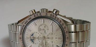 Speedy Tuesday – Speedmaster Professional Broad Arrow Moonphase