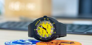 Doxa Sub 300 Carbon Divingstar crown up header image