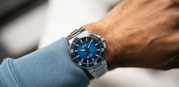 01 400 7790 4135-07 8 23 02PEB - Aquis Date Calibre 400