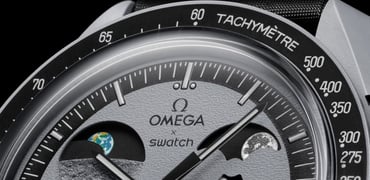 moonswatch-mission-to-earthphase-dial