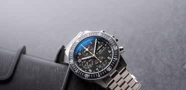 Fortis Novonaut N-42 Titanium Legacy hanging off box