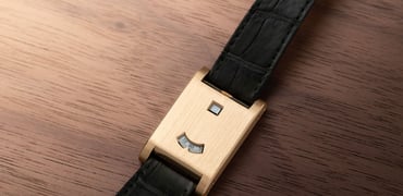 Cartier Tank à Guichets flat-lay image