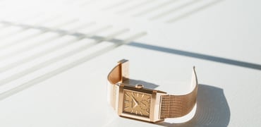 pink gold Jaeger-LeCoultre Reverso Tribute Monoface Small Seconds with mesh bracelet, crown up