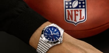 Breitling Chronomat-Automatic-GMT-40-NFL-NewYorkGiants-Wristshot