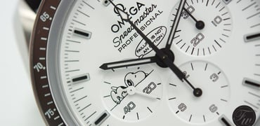 Speedy Tuesday – Hands-On Omega Speedmaster Apollo 13 Silver Snoopy Award Review