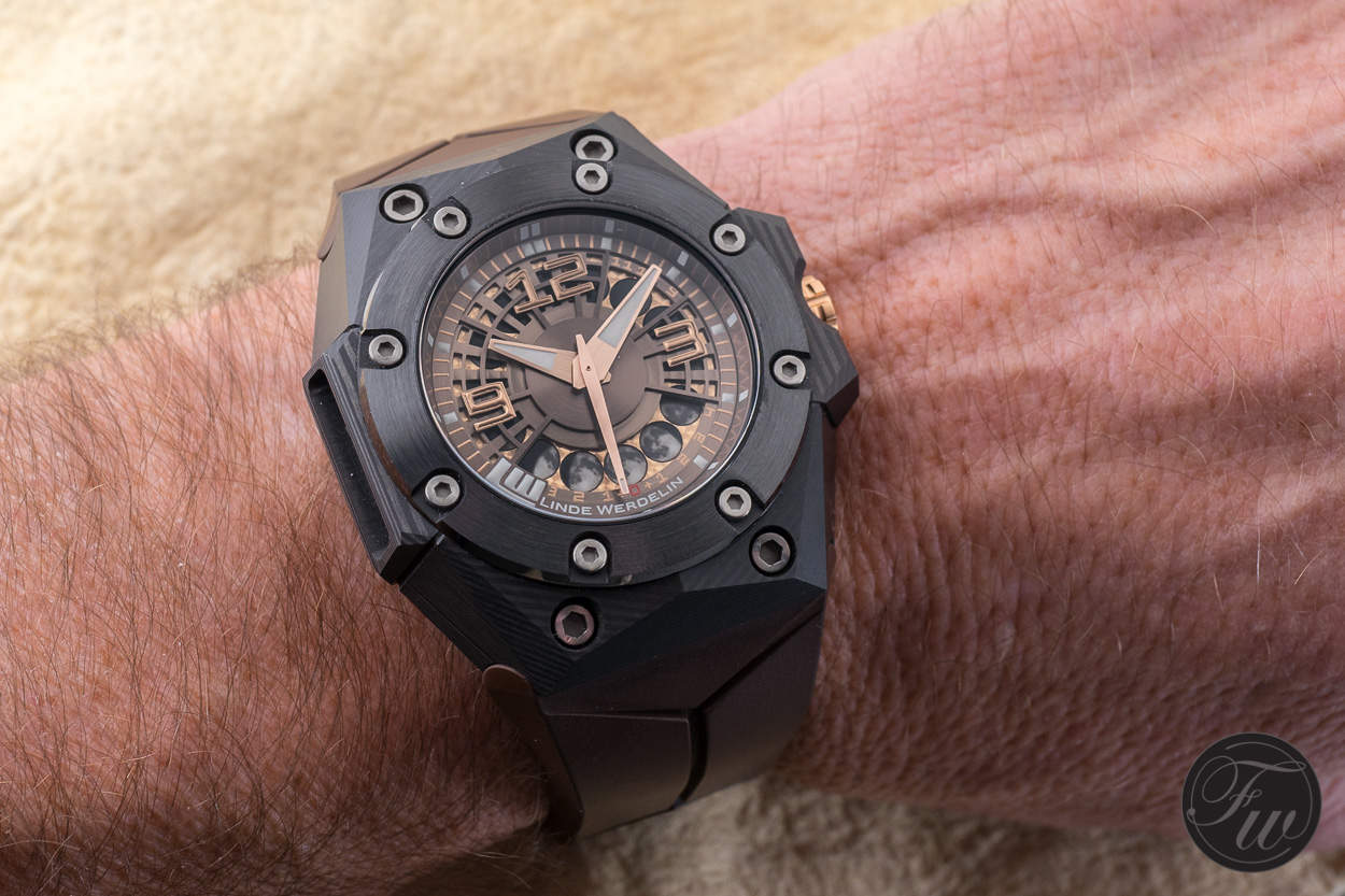 Linde Werdelin Oktopus Moon Carbon