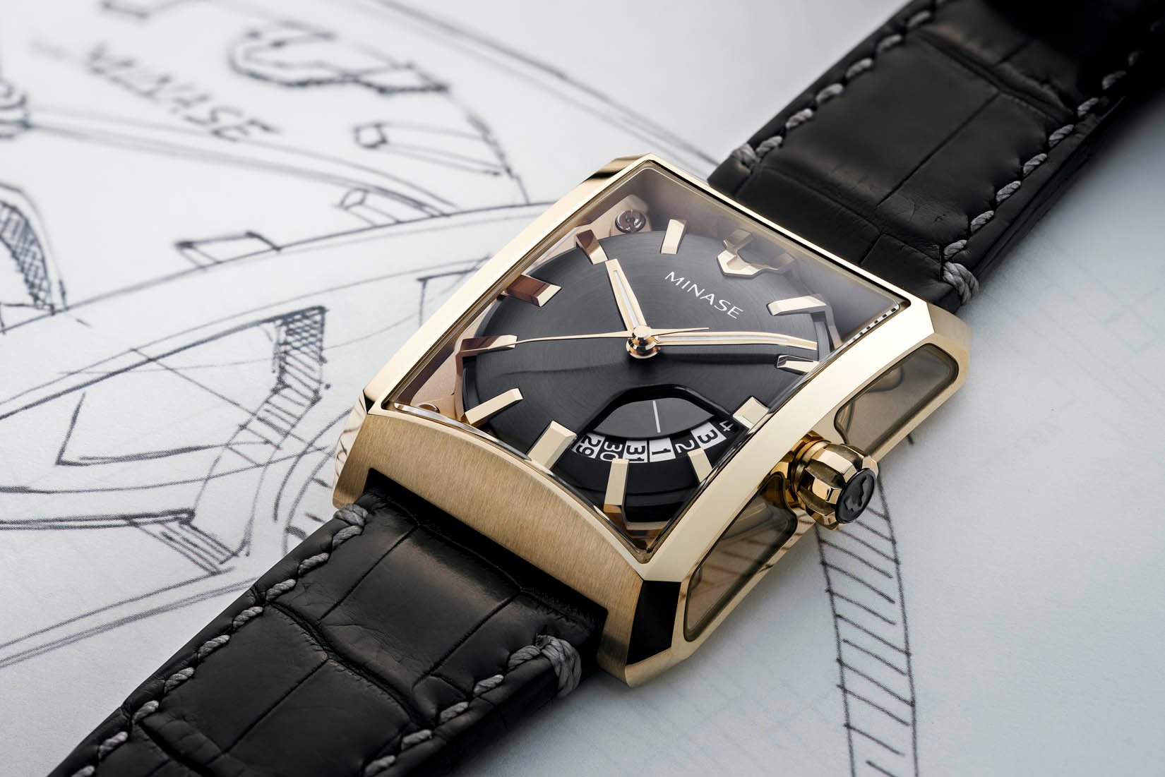 Minase 5 Windows in yellow gold and alligator strap