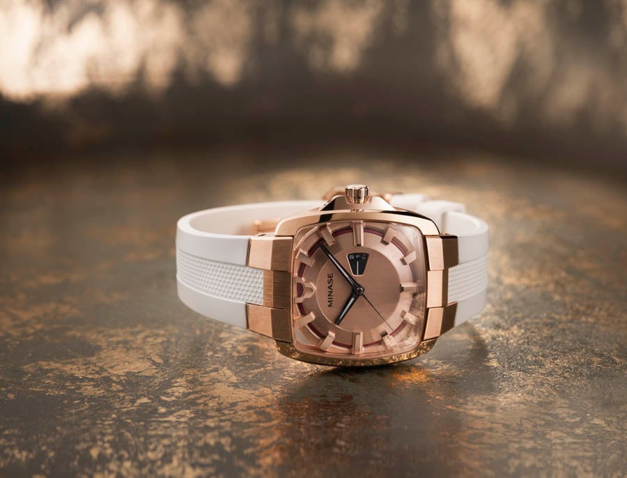 Minase: Horizon mid-size with a white rubber band, steel case covered in rose PVD
