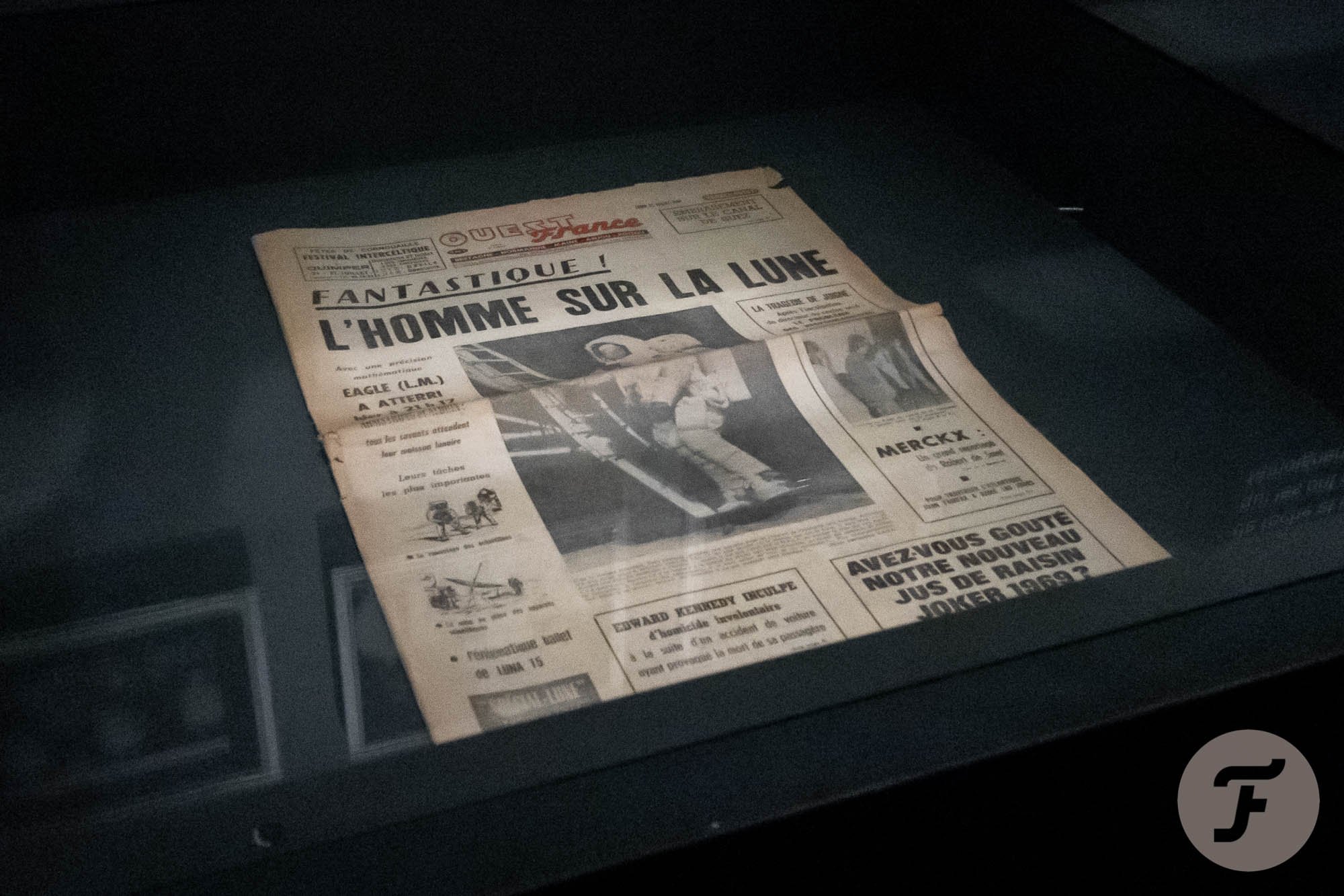 La Lune Exhibition Paris