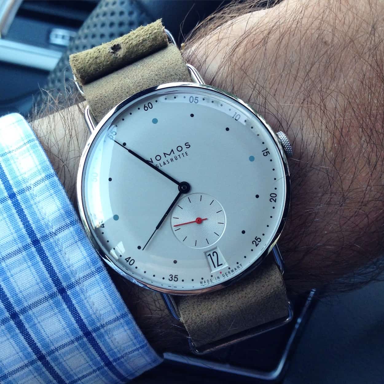 Nomos Metro driving