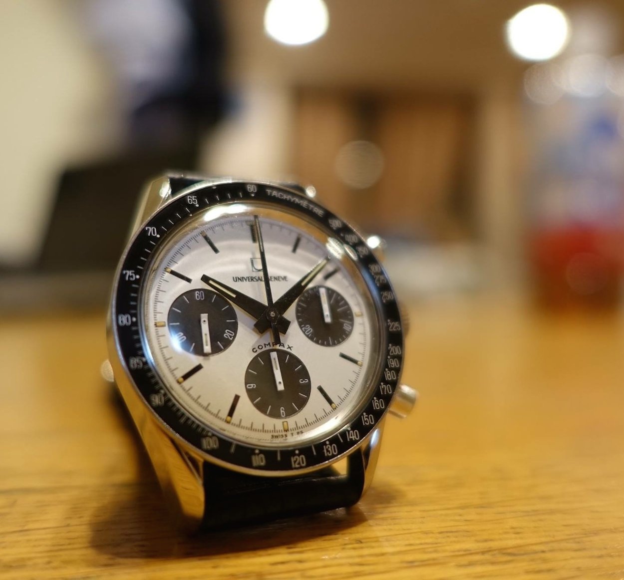 Note the "Dot Over Ninety" bezel found on the Universal Geneve Compax Nina Rindt