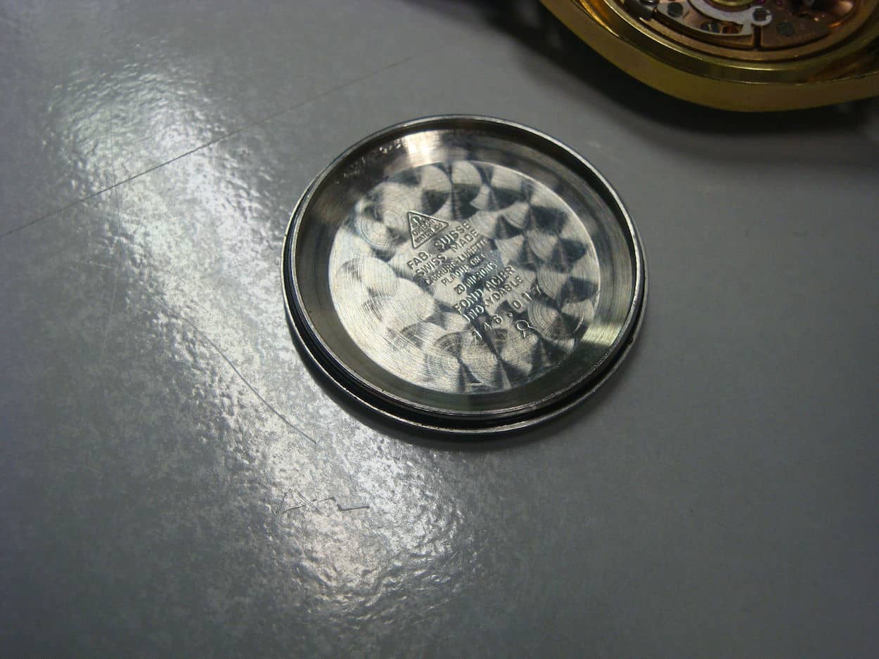 The inside case back with the familia EPSA logo at the bottom.