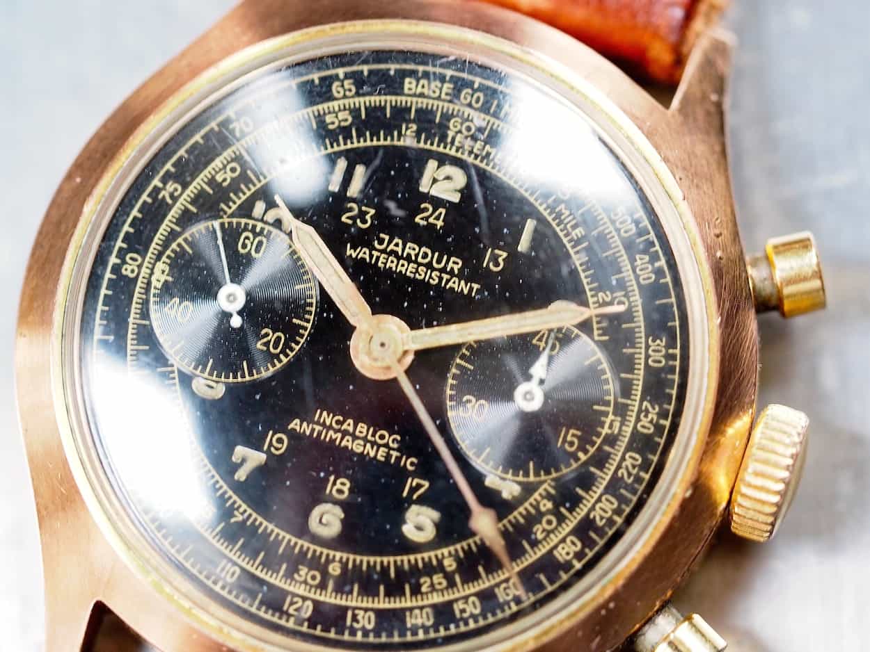 A closer look at the dial and its gilt printing and radium lume