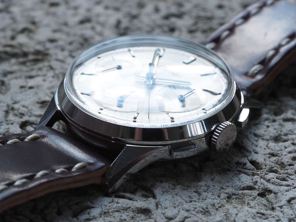 You can see all the applied details on the dial of the Clebar chronograph