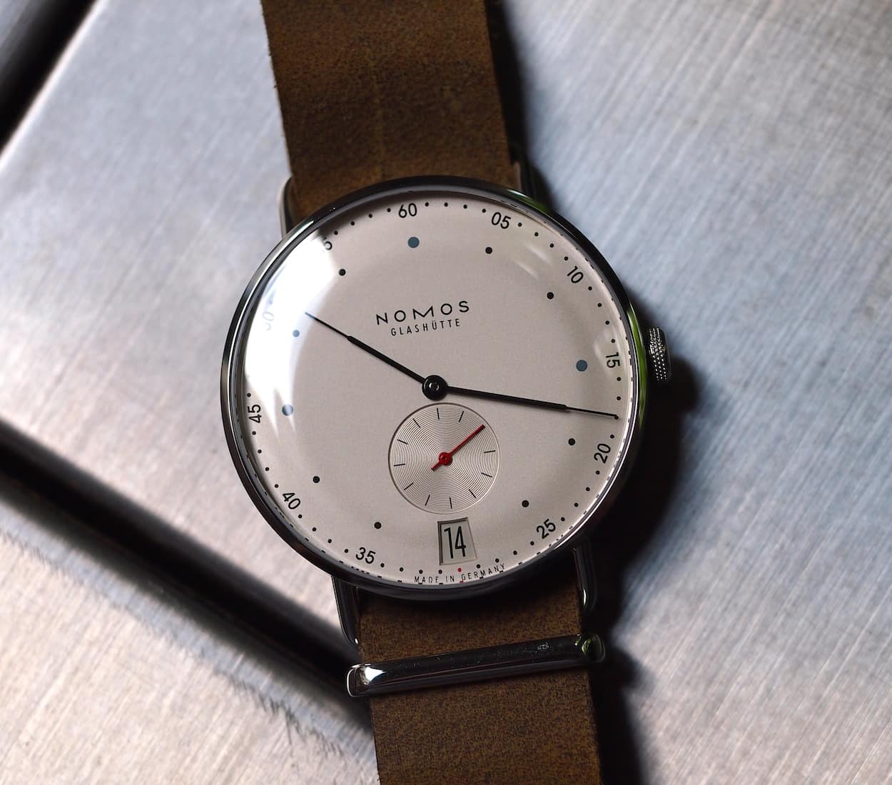 Nomos Metro 38 head-on