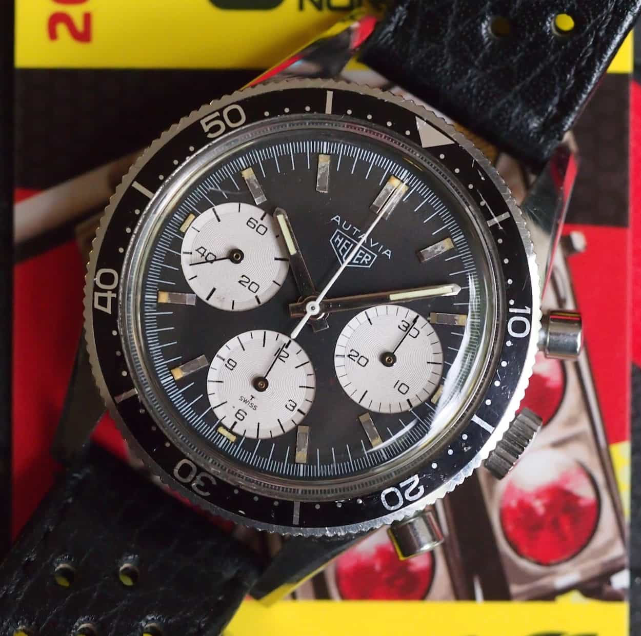 Heuer Autavia 2446 bezel minutes