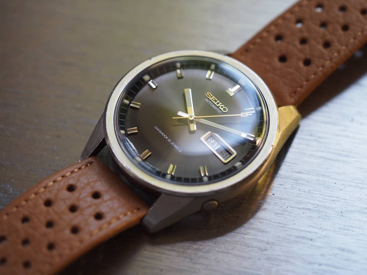 Seiko Sportsmatic bezel radiates in all lights