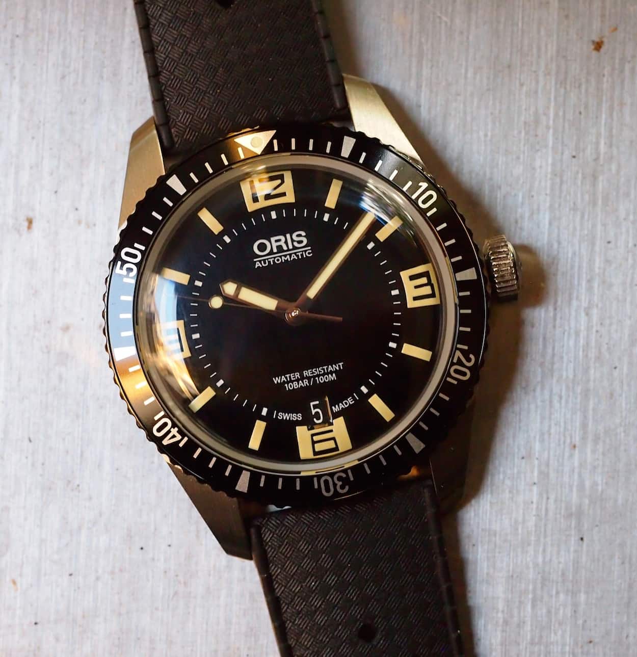 Oris Divers Sixty-Five dial
