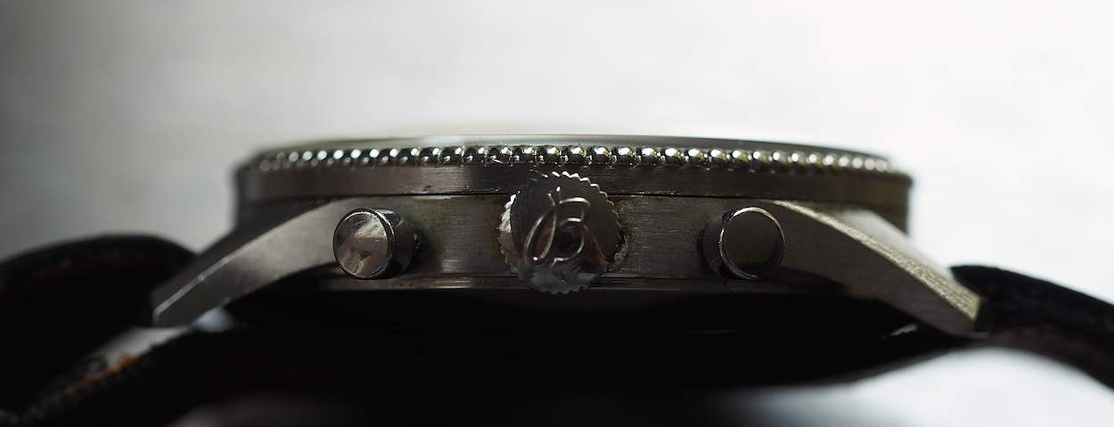 Breitling Navitimer 806 side view - note the near flat crystal