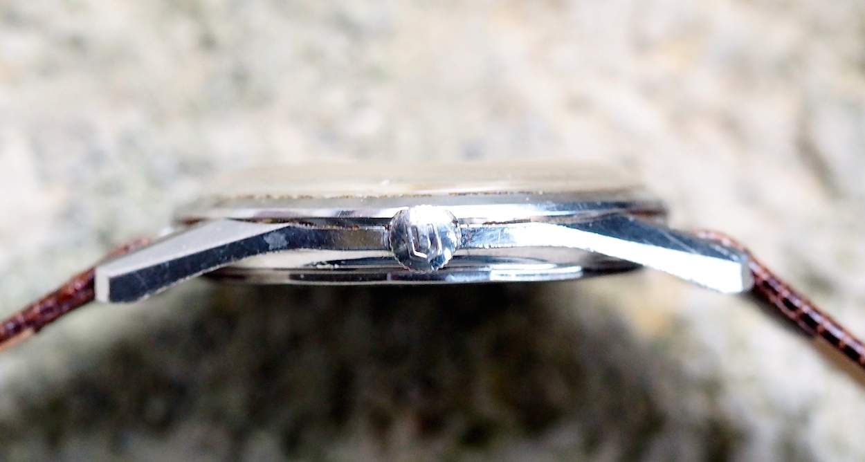 The Universal Geneve Polerouter Jet sports a slim profile due to its Microtor automatic movement