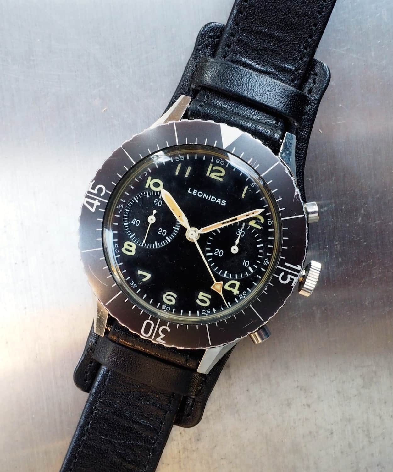 Note that the crown is out to hack the movement on the Leonidas Bund