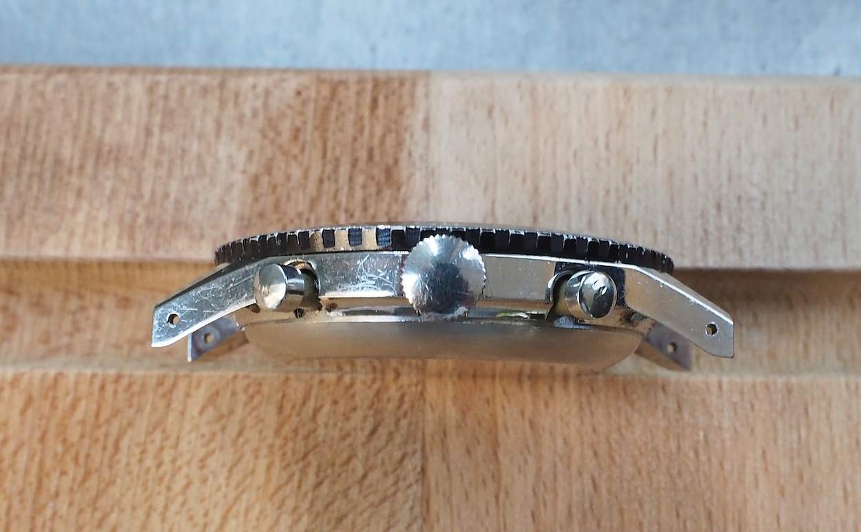 The Leonidas from the side showing its polished hardware