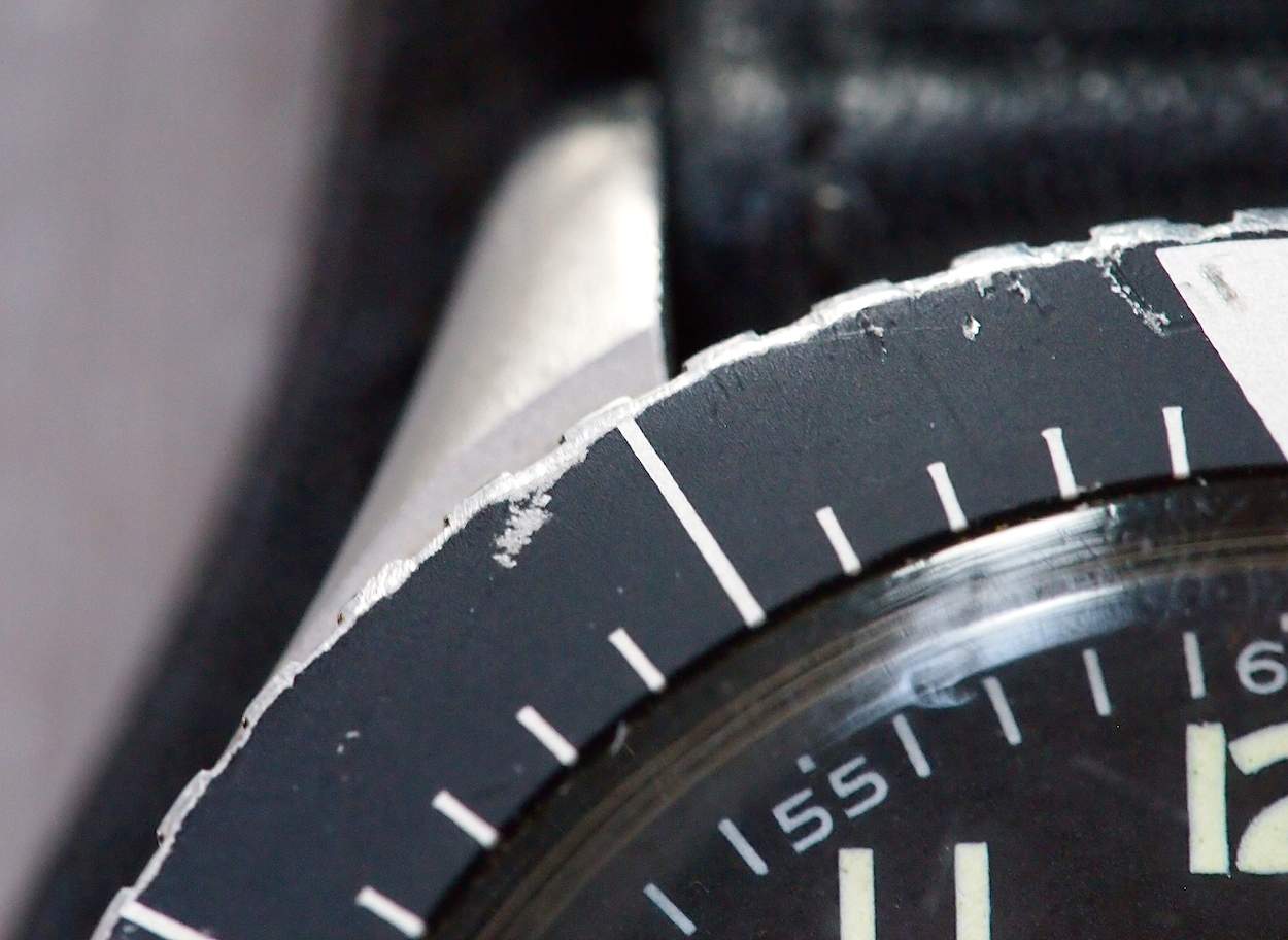 Note the flat area at the top of the lugs - fake bunds are usually missing this detail