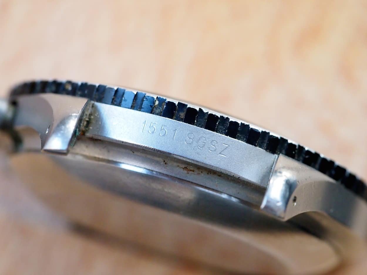 The Sternzeit sports a different model number - 1551 SGSZ between its lugs