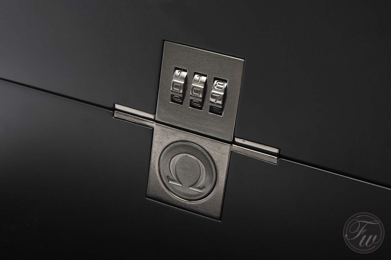 Omega Seamaster 300 Spectre Box