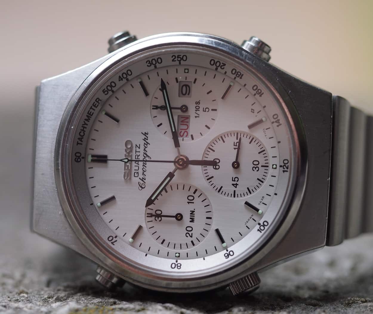 Lume dots on the Seiko 7A38