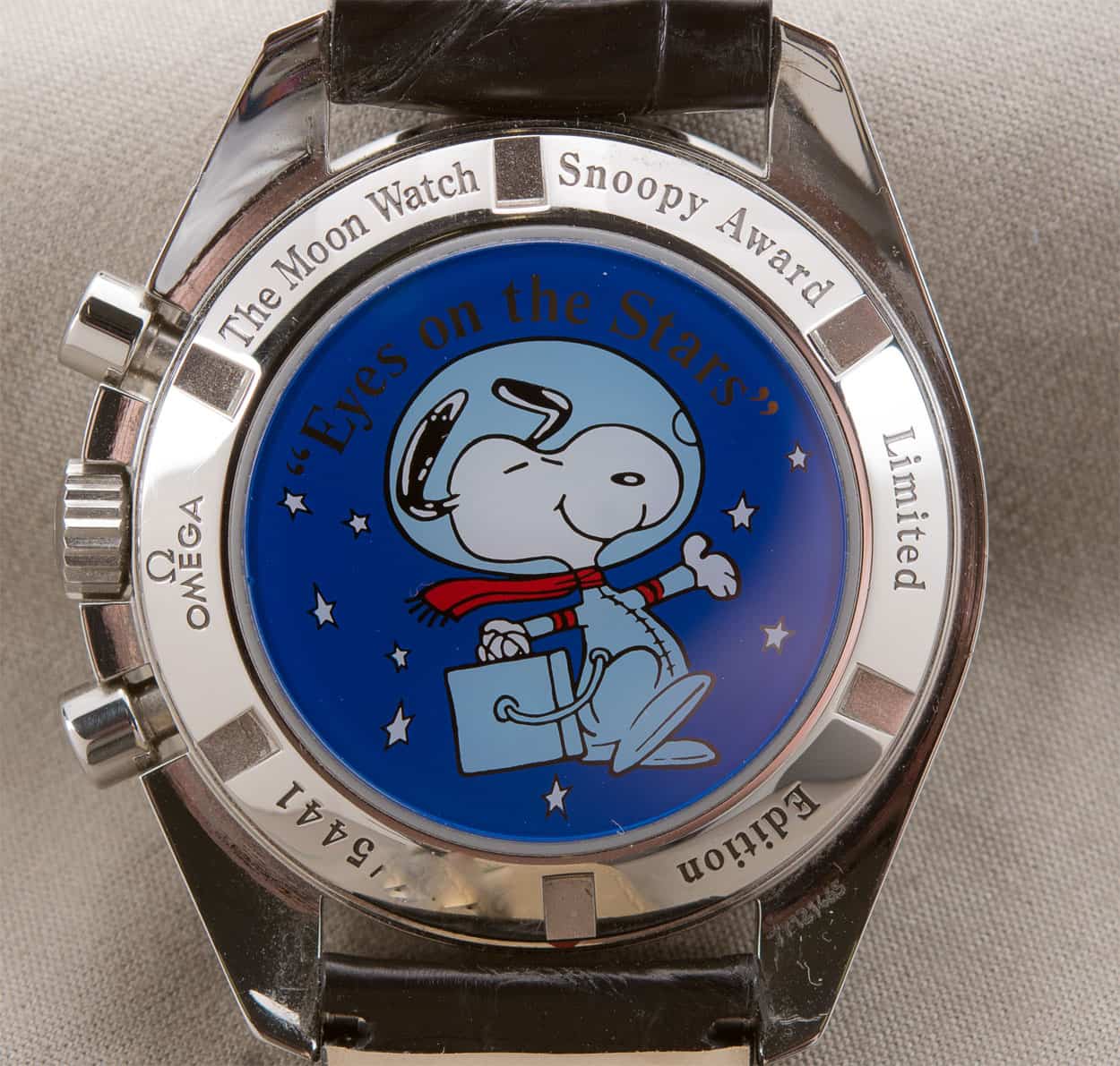 Caseback of the previous Snoopy Award model from 2003