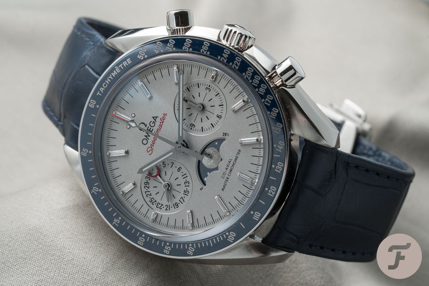Omega Speedmaster Platinum Moonphase Master Chronometer
