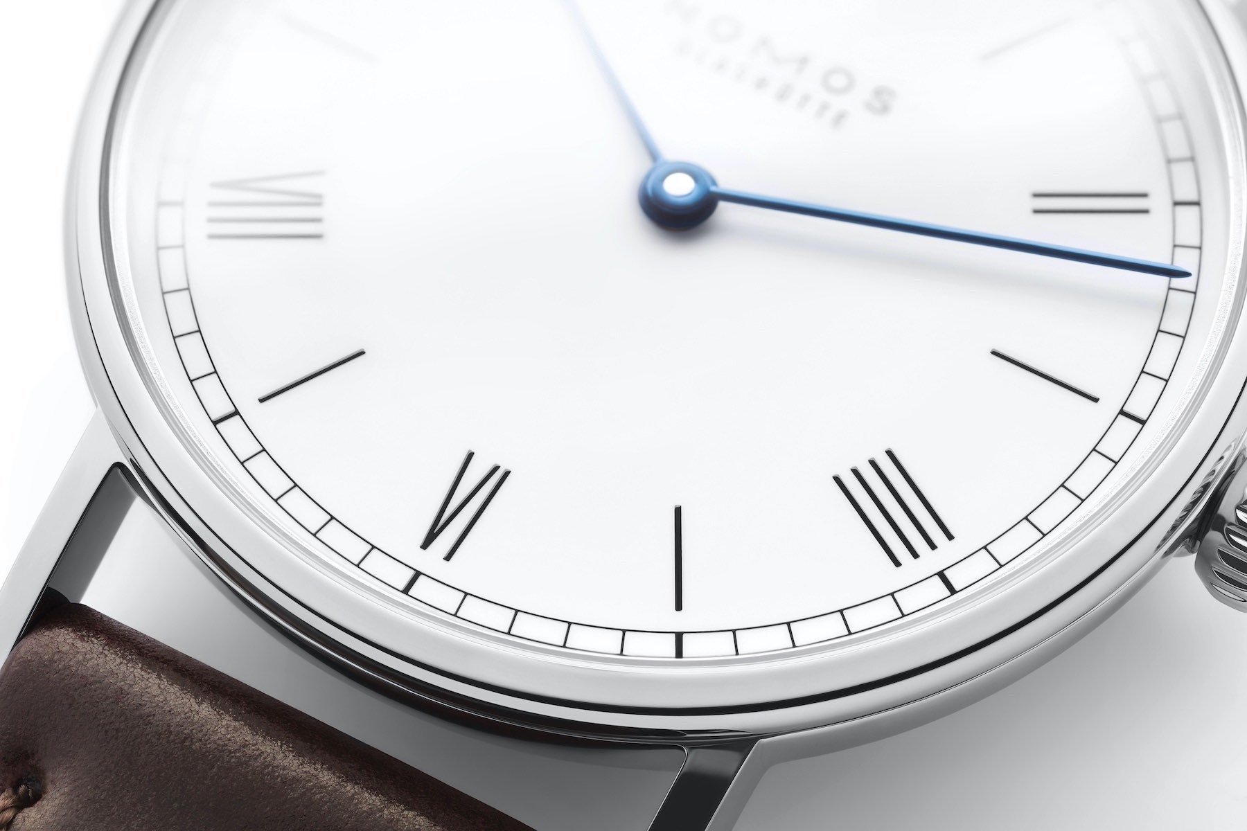05_NOMOSGlashütte_242_0249_Ludwig_33_Duo_emailleweiss