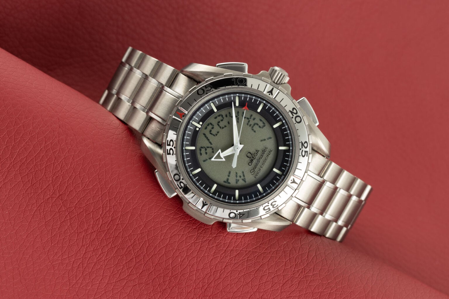 【F】 The Ultimate Omega Speedmaster X33 Guide