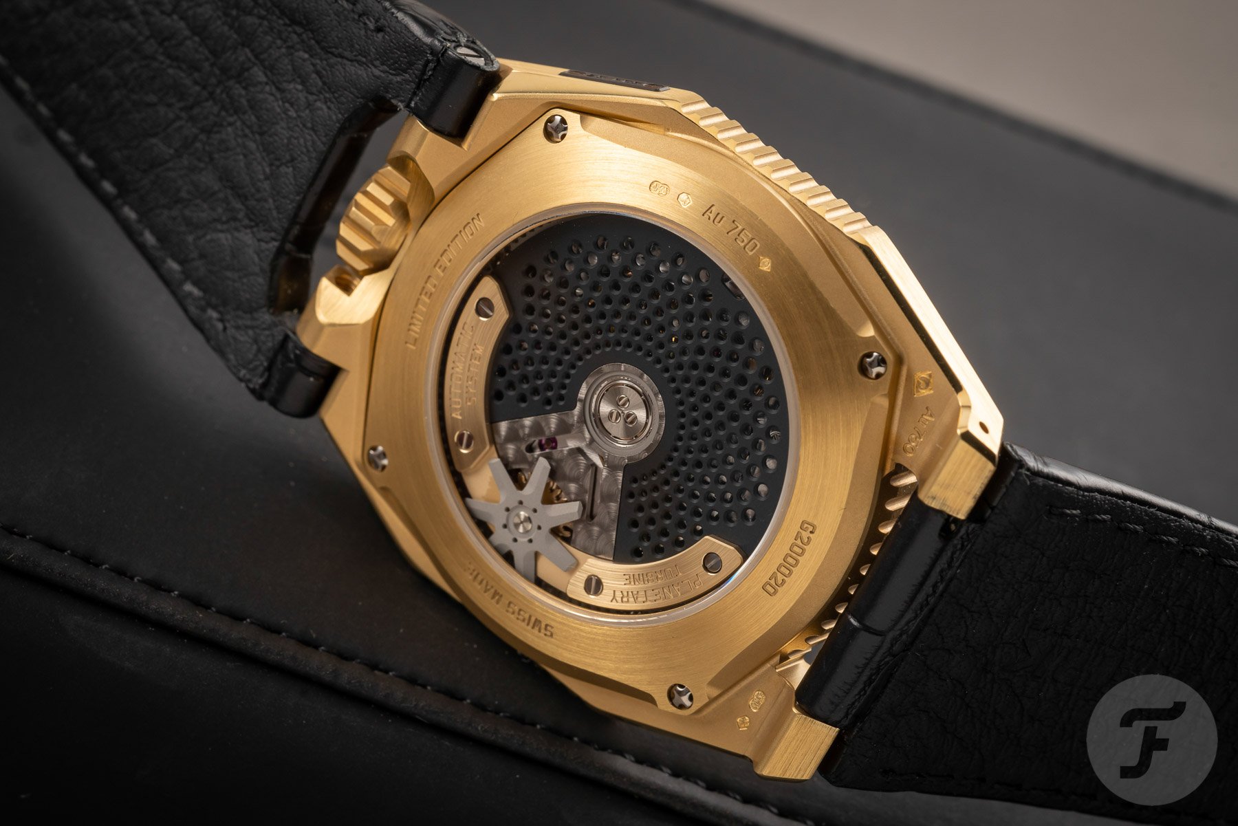 Urwerk UR-100 Electrum