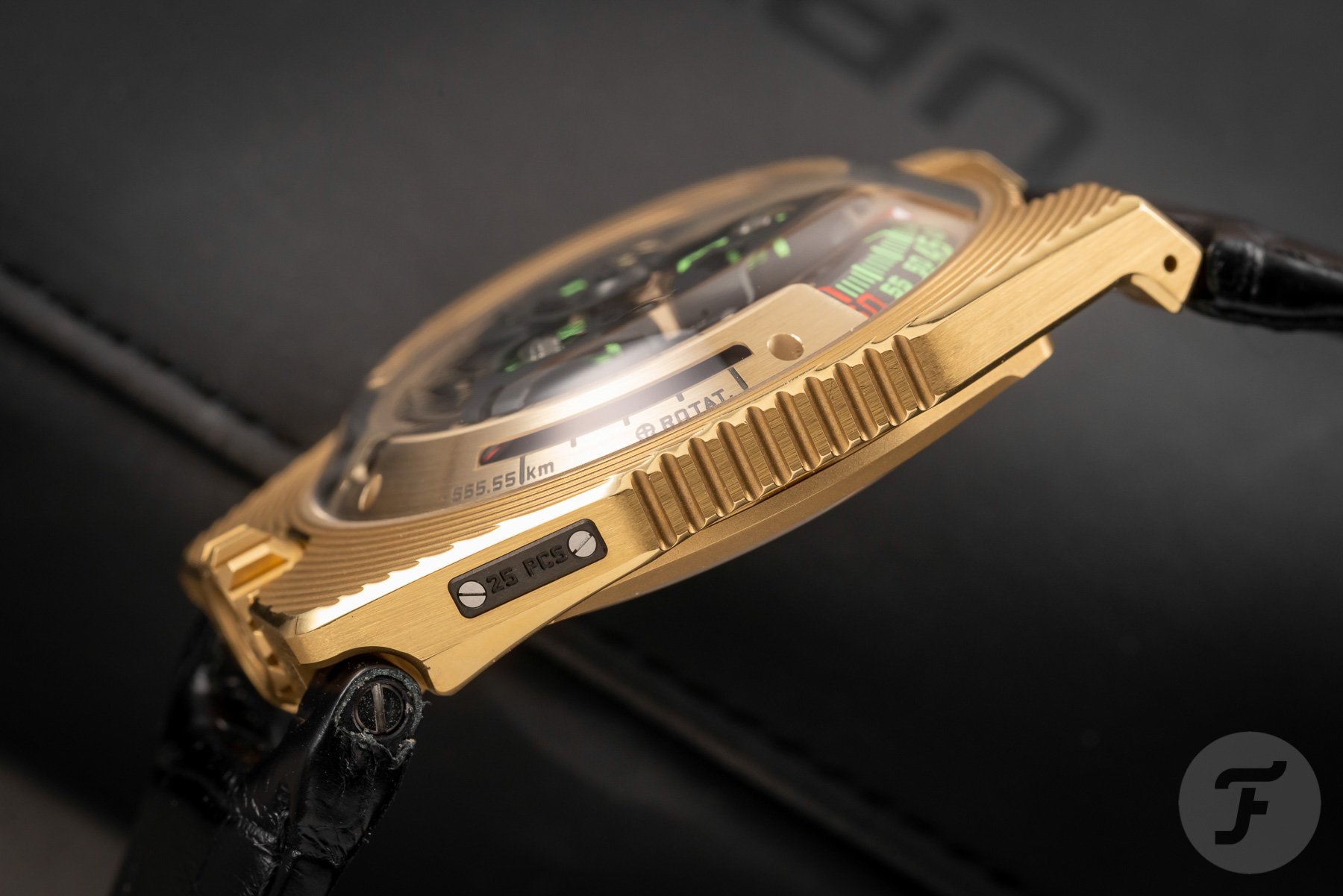 Urwerk UR-100 Electrum