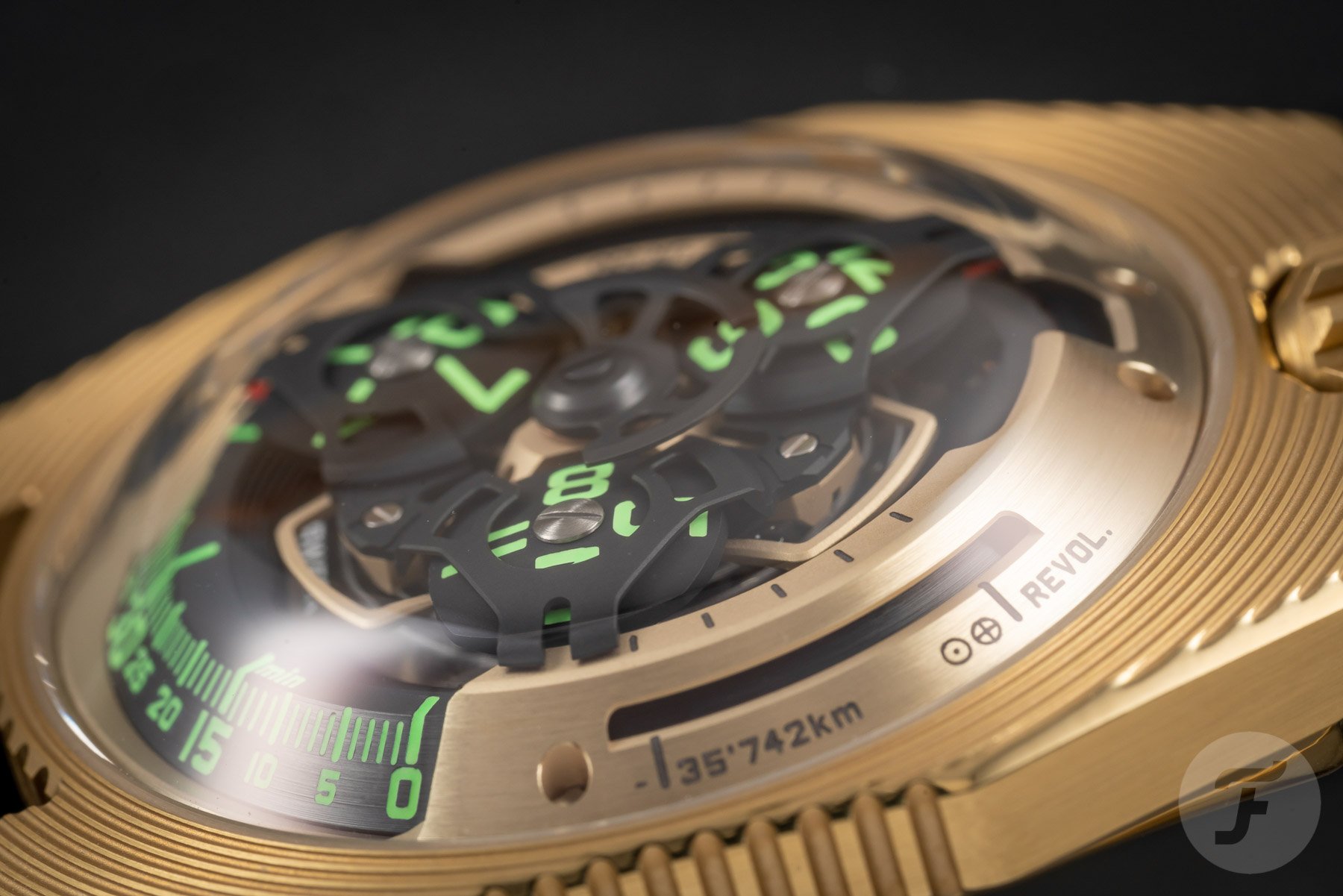 Urwerk UR-100 Electrum